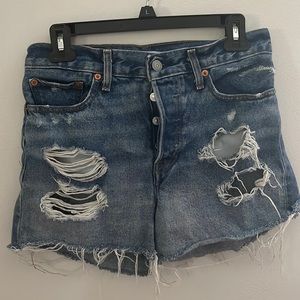 Distressed Levi wedgie fit shorts